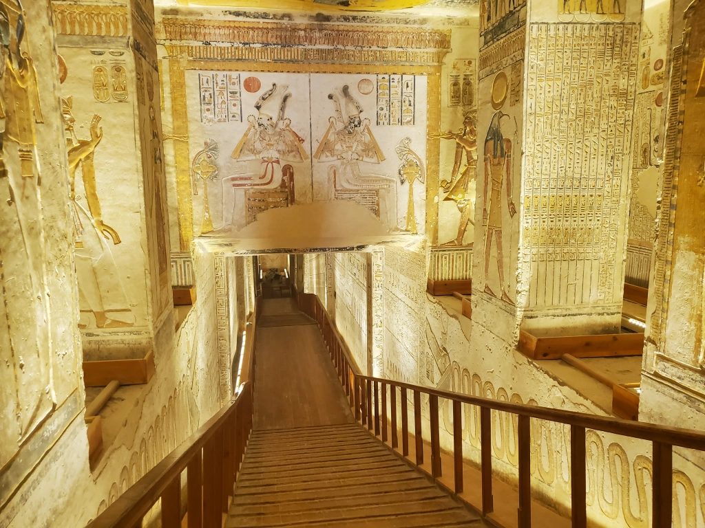 Valley of the Kings, Hatshepsut & Colossi of Memnon Day Tour